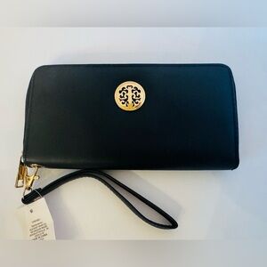 Women’s Black Faux Leather Wristlet Wallet with Gold accents NWT!!